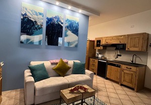 Apartment 9 - Blue Moon