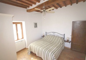 Apartment(A) with swimming pool, jacuzzi in the center of Tuscany for max. 4 persons.