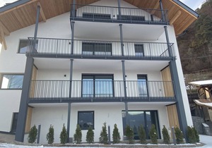 Apartment "Alpenglow Aura" with Mountain View, Private Terrace & Wi-Fi