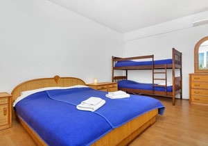 Apartment Ana - 5 m from beach: R14-27(4) - Cove Pokrivenik, Island Hvar, Croatia