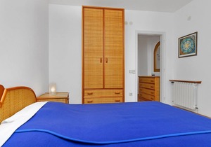 Apartment Ana - 5 m from beach: R11-24(2) - Cove Pokrivenik, Island Hvar, Croatia
