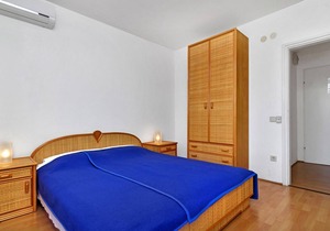 Apartment Ana - 5 m from beach: R11-24(2) - Cove Pokrivenik, Island Hvar, Croatia