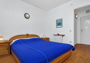 Apartment Ana - 5 m from beach: R2-12(2) - Cove Pokrivenik, Island Hvar, Croatia