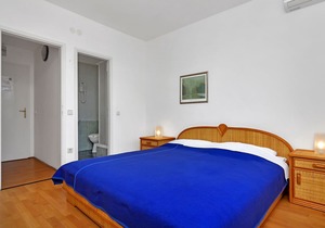 Apartment Ana - 5 m from beach: R12-25(2) - Cove Pokrivenik, Island Hvar, Croatia