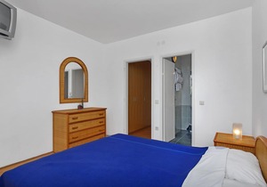 Apartment Ana - 5 m from beach: R12-25(2) - Cove Pokrivenik, Island Hvar, Croatia