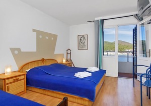 Apartment Ana - 5 m from beach: R10-23(3) - Cove Pokrivenik, Island Hvar, Croatia