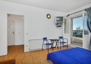 Apartment Ana - 5 m from beach: R7-18(3) - Cove Pokrivenik, Island Hvar, Croatia