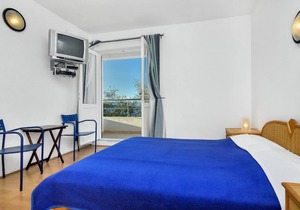 Apartment Ana - 5 m from beach: R7-18(3) - Cove Pokrivenik, Island Hvar, Croatia