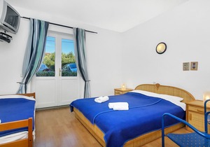 Apartment Ana - 5 m from beach: R6-17(3) - Cove Pokrivenik, Island Hvar, Croatia