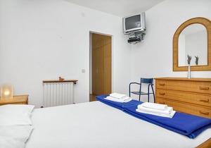 Apartment Ana - 5 m from beach: R4-15(2) - Cove Pokrivenik, Island Hvar, Croatia