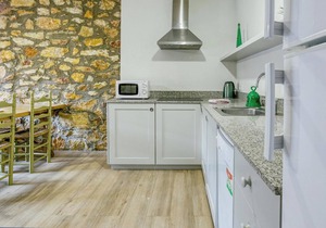 Apartment 'Bajo 3' with Private Terrace, Balcony and Wi-Fi
