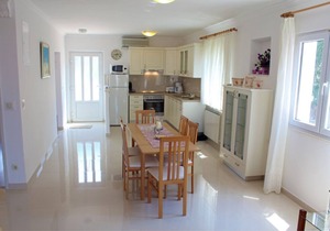 Apartment Bellevue, modern family friendly apartment with stunning view.