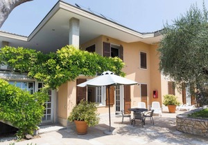 Apartment "Bilocale Colline di Bardolino 2" with Wi-Fi & Garden 023006-LOC-00151