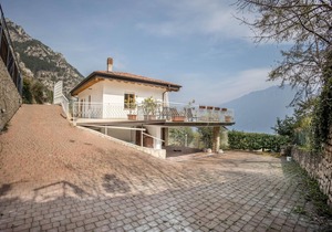 Apartment 'Casa Panoramica' with Lake View, Shared Pool & Wi-Fi