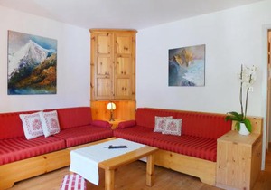 Apartment Chesa Arlas D2 by Interhome