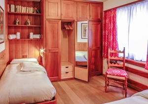 Apartment Chesa Arlas E2 by Interhome