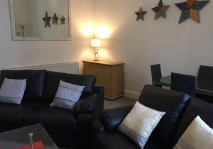 Apartment close to Pavilion gardens