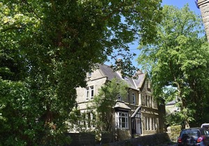 Apartment close to Pavilion gardens