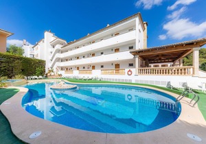 Apartment Close to the Beach with Pool Access, Private Terrace, Air Conditioning and Wi-Fi