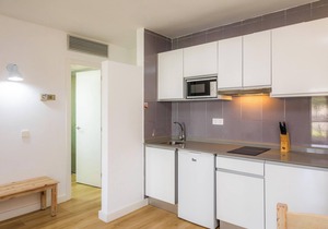 Apartment Close to the Beach with Pool Access, Private Terrace, Air Conditioning and Wi-Fi