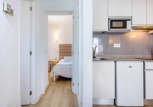 Apartment Close to the Beach with Pool Access, Private Terrace, Air Conditioning and Wi-Fi