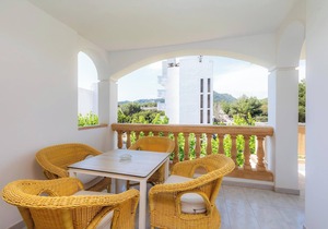 Apartment Close to the Beach with Pool Access, Private Terrace, Air Conditioning and Wi-Fi