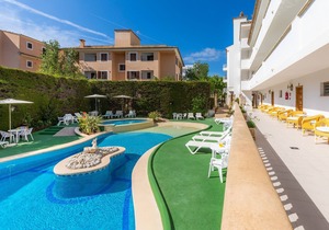 Apartment Close to the Beach with Pool Access, Private Terrace, Air Conditioning and Wi-Fi