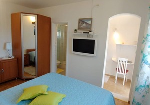 Apartment Cvita - 150 m from pebble beach: SA3(2) - Bol, Island Brac, Croatia