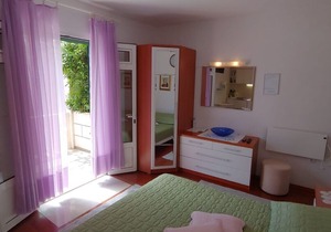 Apartment Cvita - 150 m from pebble beach: SA1(2) - Bol, Island Brac, Croatia