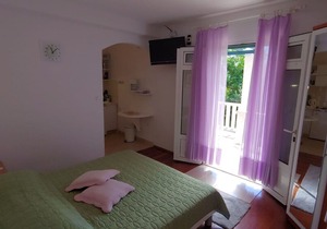 Apartment Cvita - 150 m from pebble beach: SA1(2) - Bol, Island Brac, Croatia