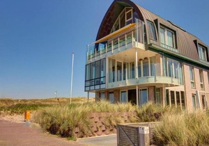 Apartment De Zeeparel by Interhome