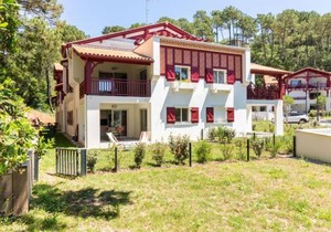 Apartment Domaine Aïga-3 by Interhome