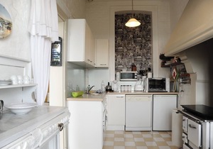Apartment downtown with garden, terrace, closed private parking.