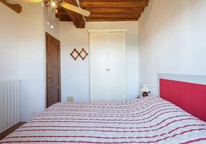 Apartment(E) with swimming pool, jacuzzi in the center of Tuscany for max. 6 people.