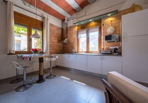 Apartment 'El Clos 4' with Private Terrace, Shared Garden and Wi-Fi