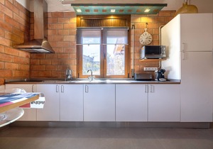 Apartment 'El Clos 4' with Private Terrace, Shared Garden and Wi-Fi