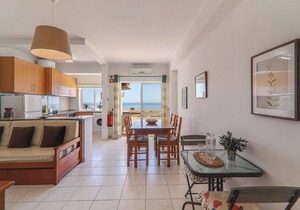 Apartment Estrela 304 - Vista Mar on the Beach with Sea View, Pool, A/C, Wi-Fi, Garden & Balcony