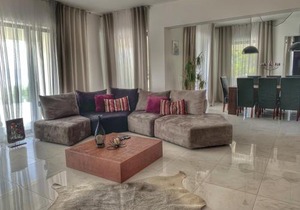 Apartment Flora with swimming pool