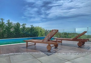 Apartment Flora with swimming pool