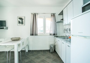 Apartment for 2+2, Seget Donji ❤, by the beach