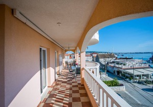 Apartment for 2+2, Seget Donji ❤, by the beach