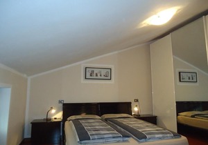 Apartment for 2 adults + 1 child, great view, 200m to the lake / beach, garden
