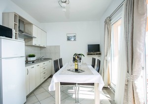 Apartment for 4+2, Seget Donji ❤, by the beach