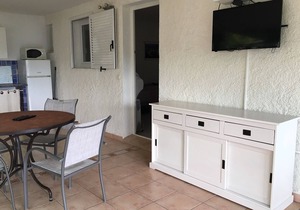 Apartment for 4 people, ground floor, sea view, direct access to the beach
