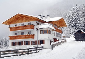 Apartment "Huterhof Wiesengrund 2" with Mountain View, Balcony & Wi-Fi