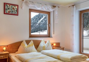 Apartment "Huterhof Wiesengrund 1" with Mountain View, Balcony & Wi-Fi
