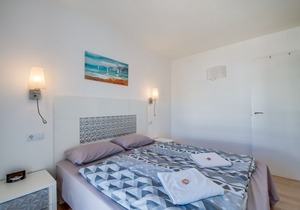 Apartment in CALA MILLOR, directly on the beach, with 2 bedrooms, WIFI Free, 5 ETAGE.
