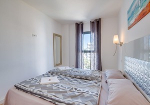 Apartment in CALA MILLOR, directly on the beach, with 2 bedrooms, WIFI Free, 5 ETAGE.