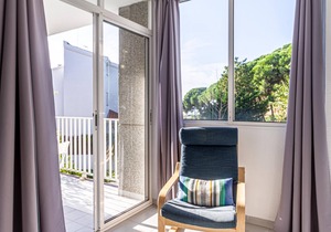 Apartment in front of the beach 40min BCN by train