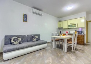 Apartment in Pirovac with sea view, terrace, air conditioning, WiFi (4925-2)